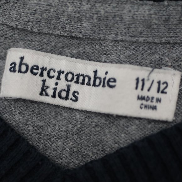 Abercrombie Kids Boys Icon V-neck Sweater - Picture 4 of 4